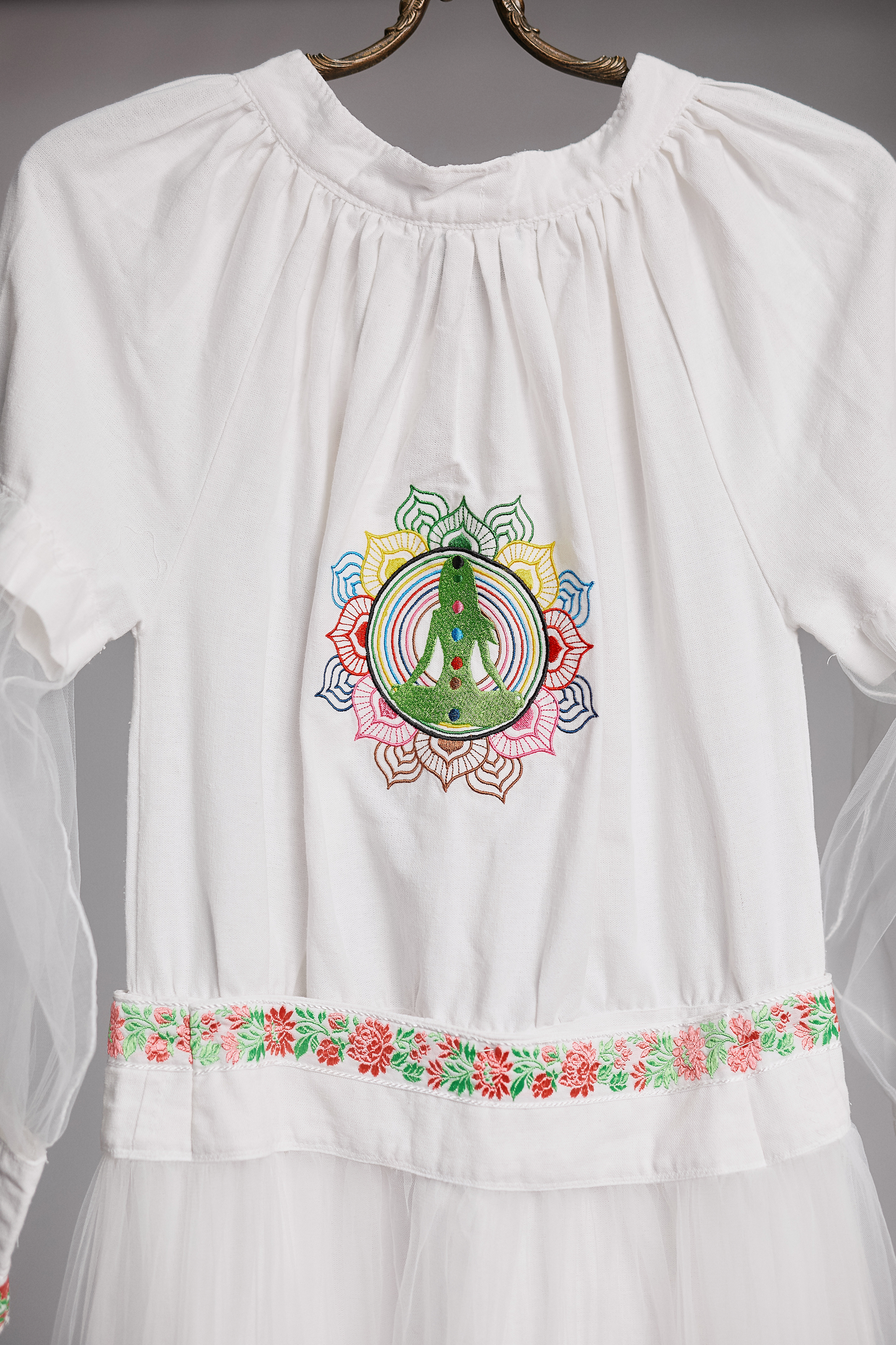 Veșmânt "Femeia curcubeu"