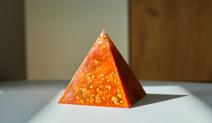 Piramidă orgonică de performanță înaltă - 12 cm x 14 cm (unicat)